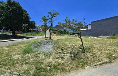 Imagem: O terreno possui 311m² de Área e está localizado em Campo