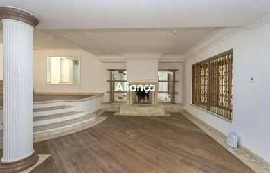 Imagem: A casa possui 4 Dormitórios, 5 Banheiros, 3 Vagas na garagem