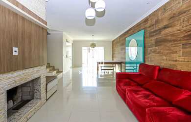 Imagem: A casa em condomínio possui 3 Dormitórios, 3 Banheiros, 2