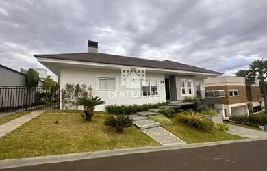 Imagem: A casa em condomínio possui 2 Dormitórios, 1 Banheiro, 4 Vagas