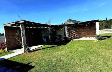 Imagem 15: Casa em Condomínio. Piscina, Churrasqueira, VarandaeImóvel novo