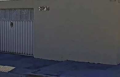 Imagem: A casa possui 3 Dormitórios, 4 Banheiros, 2 Vagas na garagem