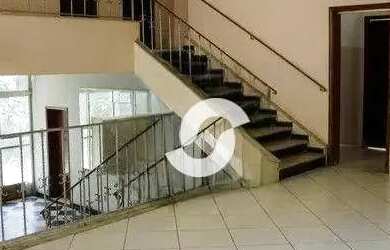 Imagem: A casa à venda possui 5 Dormitórios, 3 Banheiros e 300m²