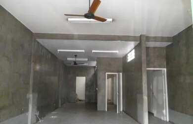 Imagem: A casa possui 1 Dormitório, 4 Banheiros, 1 Vaga na garagem