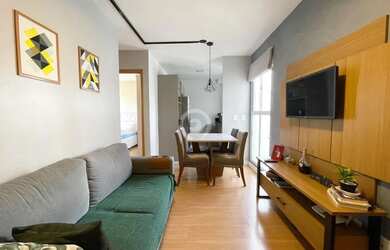 Imagem: O apartamento possui 2 Dormitórios, 1 Banheiro, 1 Vaga na garagem