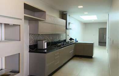 Imagem: A casa possui 4 Dormitórios, 4 Banheiros, 1 Vaga na garagem