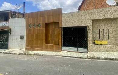 Imagem: A casa à venda possui 3 Dormitórios, 2 Banheiros e 1 Vaga