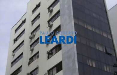 Imagem: O depósito possui 3 Vagas na garagem e 205m² de Área e está