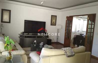 Imagem: A casa possui 3 Dormitórios, 3 Banheiros, 4 Vagas na garagem