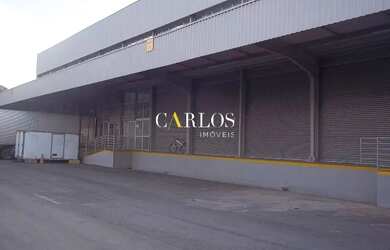 Imagem: O depósito possui 5 Vagas na garagem e 2040m² de Área e está