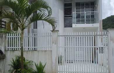 Imagem: A casa possui 5 Dormitórios, Acomodam 10 pessoas, 1 Vaga na