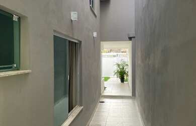 Imagem: A casa possui 3 Dormitórios, 2 Banheiros, 3 Vagas na garagem