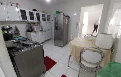 Imagem: A casa possui 4 Dormitórios, 3 Banheiros, 1 Vaga na garagem