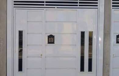 Imagem: A casa possui 1 Dormitório, 1 Banheiro, 1 Vaga na garagem