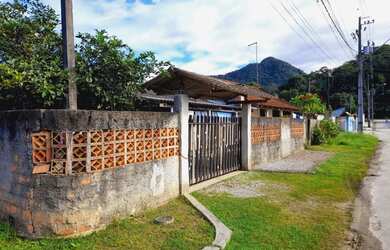 Imagem: A casa possui 2 Dormitórios, 1 Banheiro, 1 Vaga na garagem