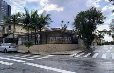 Imagem: O depósito possui 4 Vagas na garagem e 199m² de Área e está