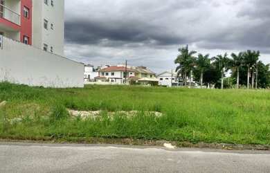 Imagem: O terreno possui 450m² de Área e está localizado em Pedra