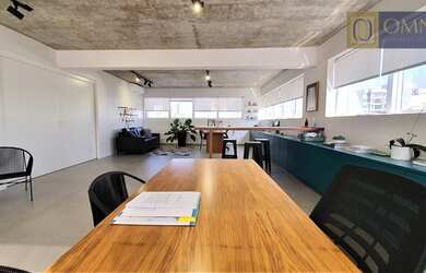 Imagem: O depósito possui 4 Vagas na garagem, 166m² de Área e está