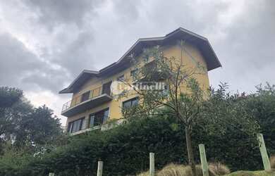 Imagem: A casa em condomínio possui 3 Dormitórios, 3 Banheiros, 2