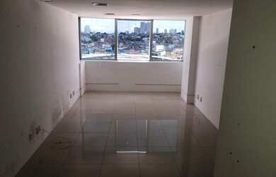 Imagem: O depósito possui 1 Vaga na garagem, 33m² de Área e está