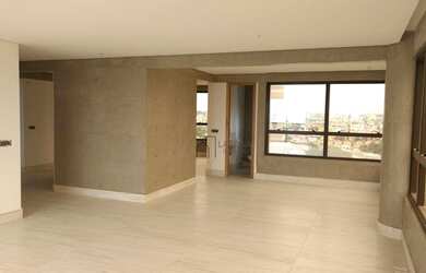 Imagem: O apartamento possui 4 Dormitórios, 5 Banheiros, 4 Vagas na