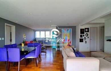 Imagem: O apartamento possui 4 Dormitórios, 3 Banheiros, 4 Vagas na