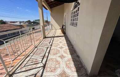 Imagem: A casa possui 2 Dormitórios, 1 Banheiro, 1 Vaga na garagem