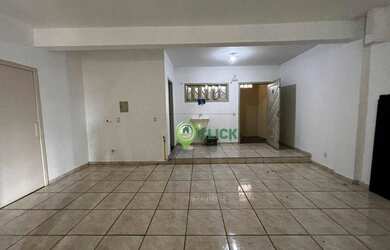 Imagem: O apartamento possui 1 Dormitório, 1 Banheiro, 1 Vaga na garagem