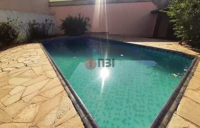 Imagem: A casa possui 5 Dormitórios, 5 Banheiros, 5 Vagas na garagem