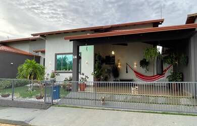 Imagem 1: Casa Venda. Piscina, Área de serviço, 250m² de Áreae2 Vagas na garagem