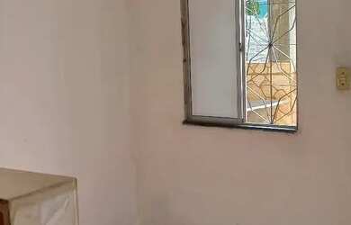 Imagem: A casa possui 1 Dormitório, 1 Banheiro e está localizado