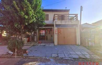 Imagem: A casa possui 3 Dormitórios, 3 Banheiros, 1 Vaga na garagem