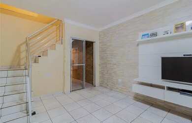 Imagem: A casa possui 3 Dormitórios, 3 Banheiros, 2 Vagas na garagem