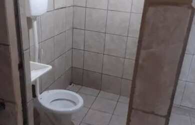 Imagem: A casa possui 1 Dormitório, 1 Banheiro e está localizado