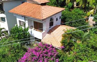 Imagem: A casa possui 2 Dormitórios, 2 Banheiros, 3 Vagas na garagem