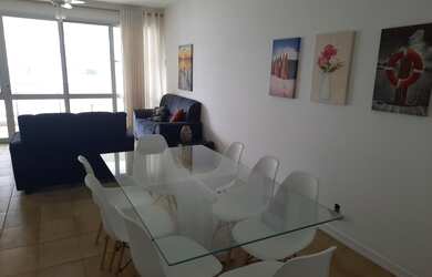 Imagem: O apartamento possui 4 Dormitórios, 1 Banheiro, 1 Vaga na garagem