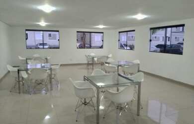 Imagem: O apartamento possui 2 Dormitórios, 1 Banheiro, 1 Vaga na garagem