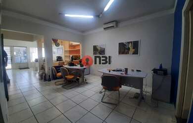 Imagem: O depósito possui 3 Vagas na garagem, 360m² de Área e está