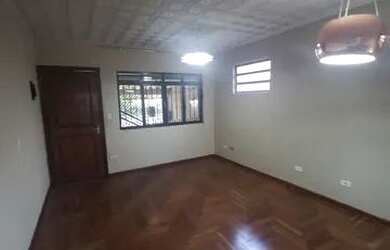 Imagem: A casa possui 2 Dormitórios, 2 Banheiros, 2 Vagas na garagem