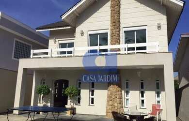 Imagem: A casa em condomínio possui 4 Dormitórios, 5 Banheiros, 3