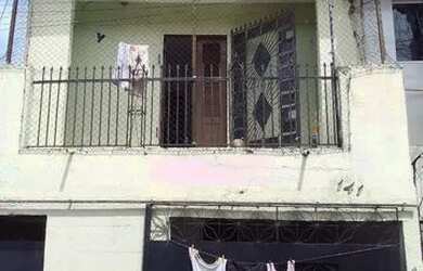 Imagem: A casa possui 4 Dormitórios, 2 Banheiros, 1 Vaga na garagem