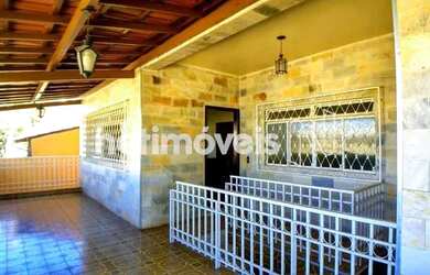 Imagem: A casa possui 4 Dormitórios, 4 Banheiros, 4 Vagas na garagem