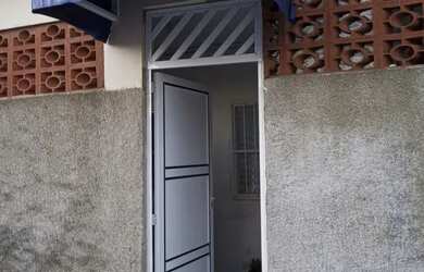 Imagem: A casa possui 1 Dormitório e 1 Banheiro e está localizado