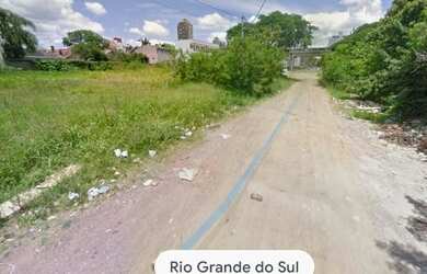 Imagem: O terreno possui 330m² de Área e está localizado em Centro