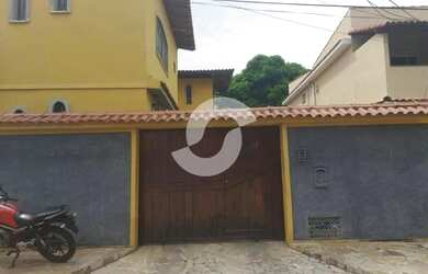 Imagem: A casa possui 5 Dormitórios, 2 Banheiros, 4 Vagas na garagem