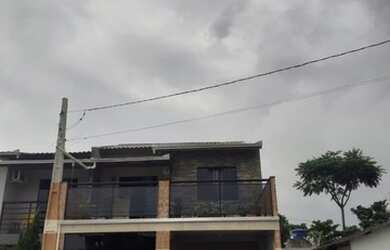 Imagem: A casa possui 3 Dormitórios, 3 Banheiros, 2 Vagas na garagem