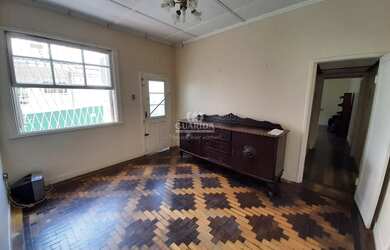 Imagem 6: Casa no bairro Petrópolis. Terreno de 11 metros de frente por 47 metros...