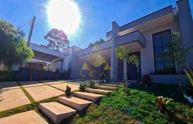 Imagem: A casa em condomínio possui 3 Dormitórios, 2 Banheiros, 4