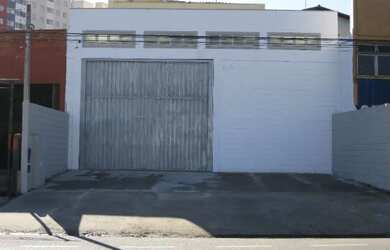 Imagem: O depósito possui 5 Vagas na garagem, 300m² de Área e está