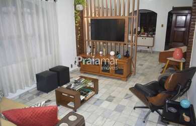 Imagem: A casa possui 3 Dormitórios, 1 Banheiro, 4 Vagas na garagem